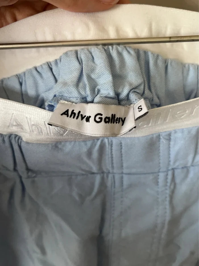 Ahlvar Gallery-shorts NWOT