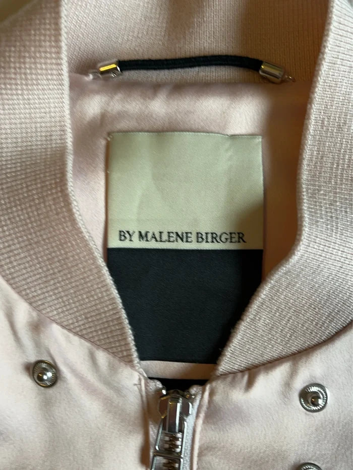 By Malene Birger Sanicas-jacka