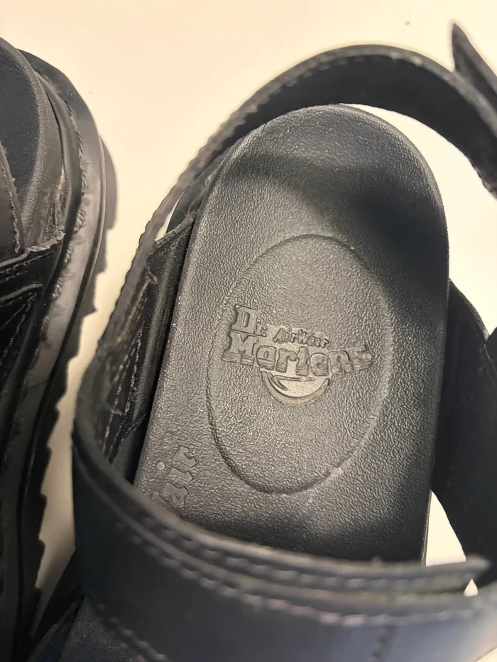 Dr. Martens Voss-skinnsandaler
