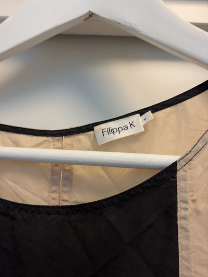 Filippa K-sidenklänning