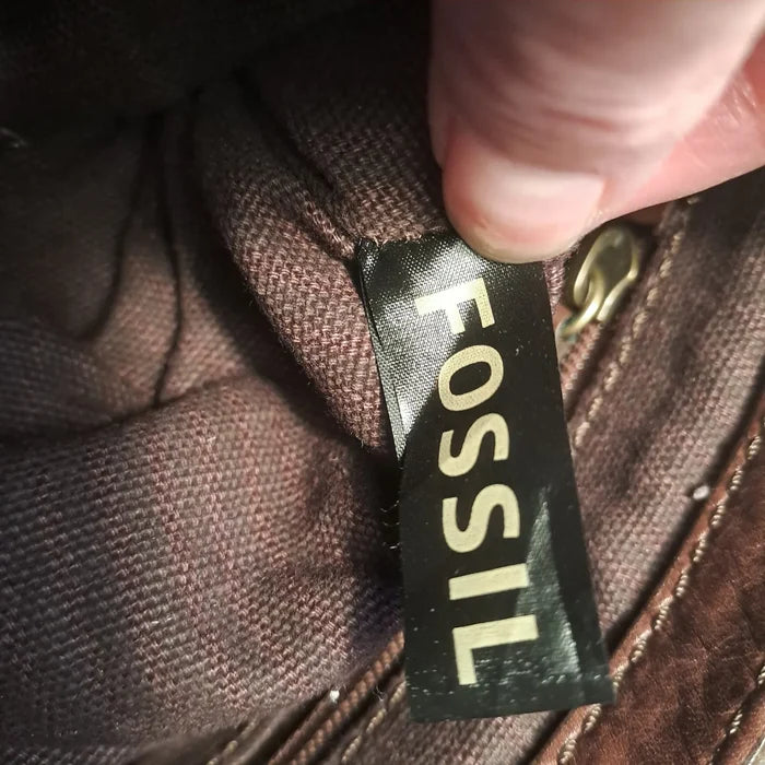 Fossil-skinnaxelremsväska