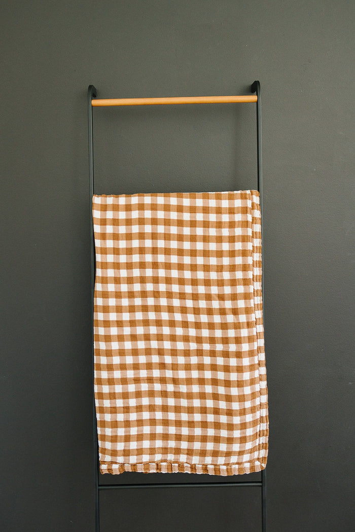 Mebie Baby Gender Neutral Infant Muslin quilt its 100% cotton. Looks great in any nursery.