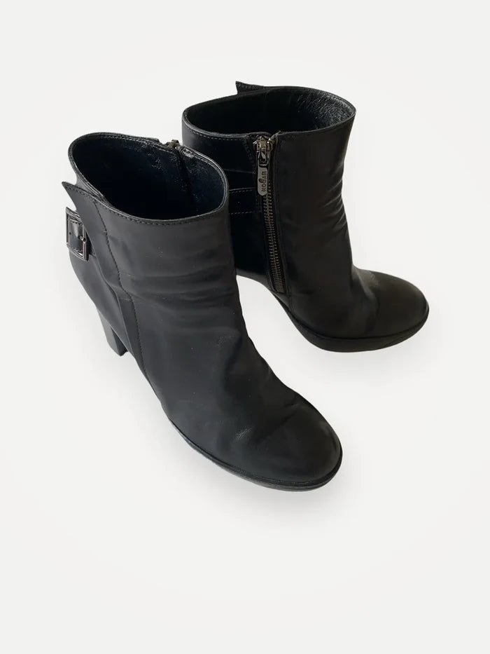 Hogan-skinnboots NWOT