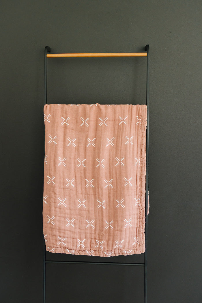 Mebie Baby Gender Neutral Infant Muslin quilt its 100% cotton. Looks great in any nursery.