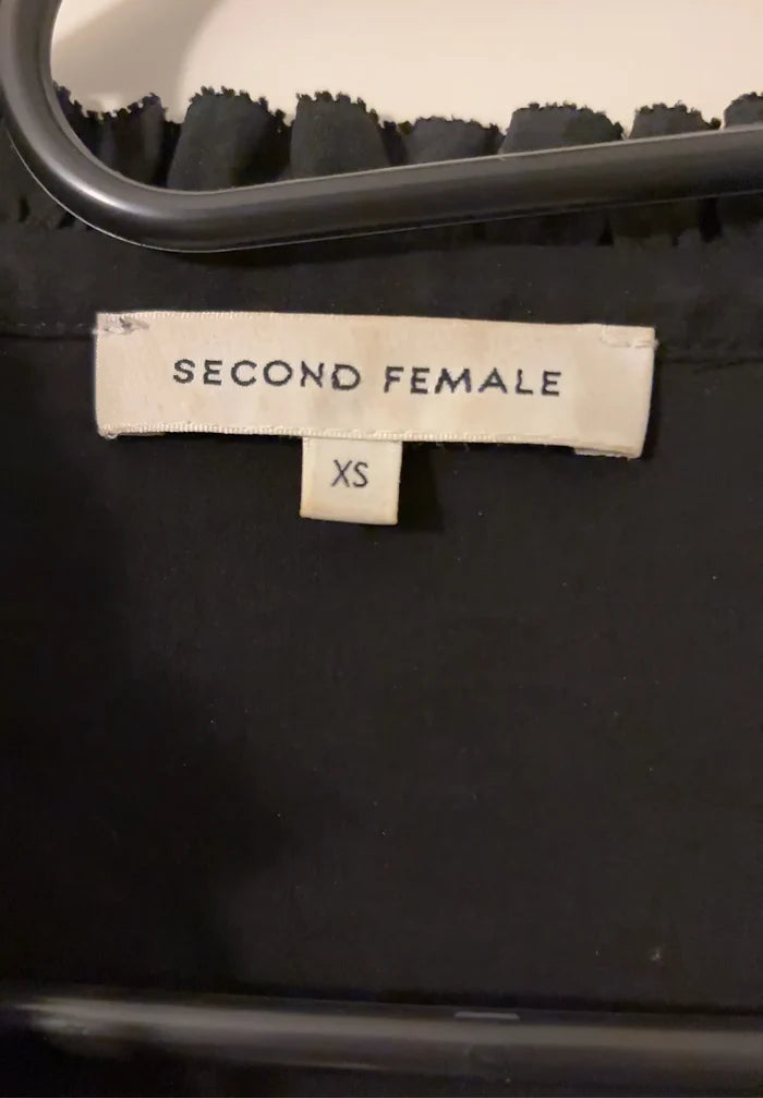 Second Female-blus
