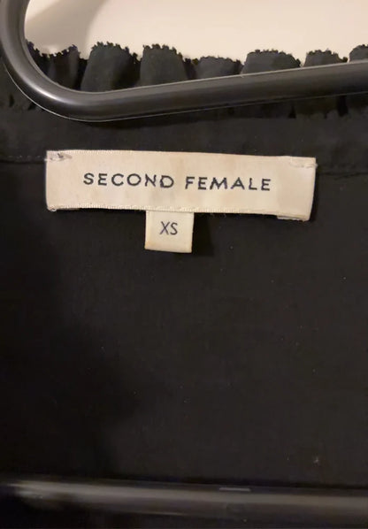 Second Female-blus