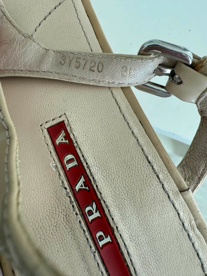 Prada-skinnsandaler