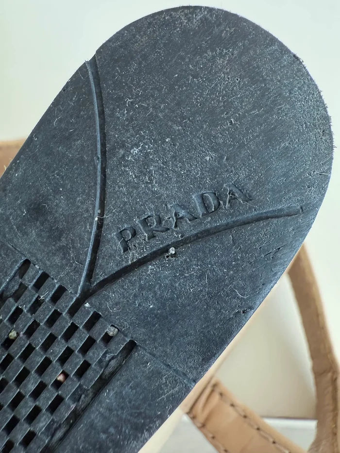 Prada-skinnsandaler