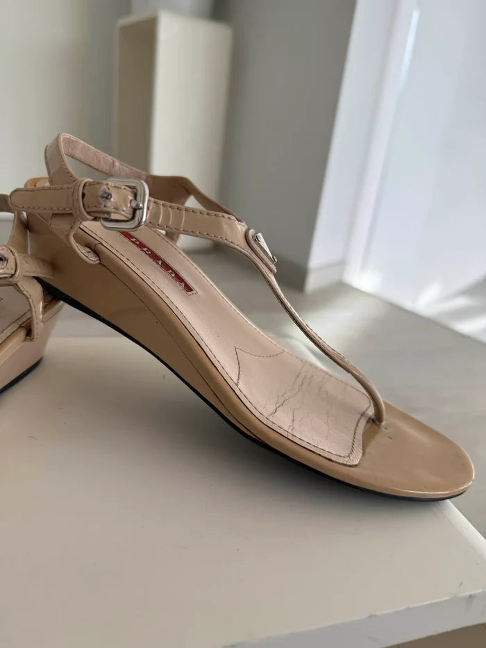 Prada-skinnsandaler
